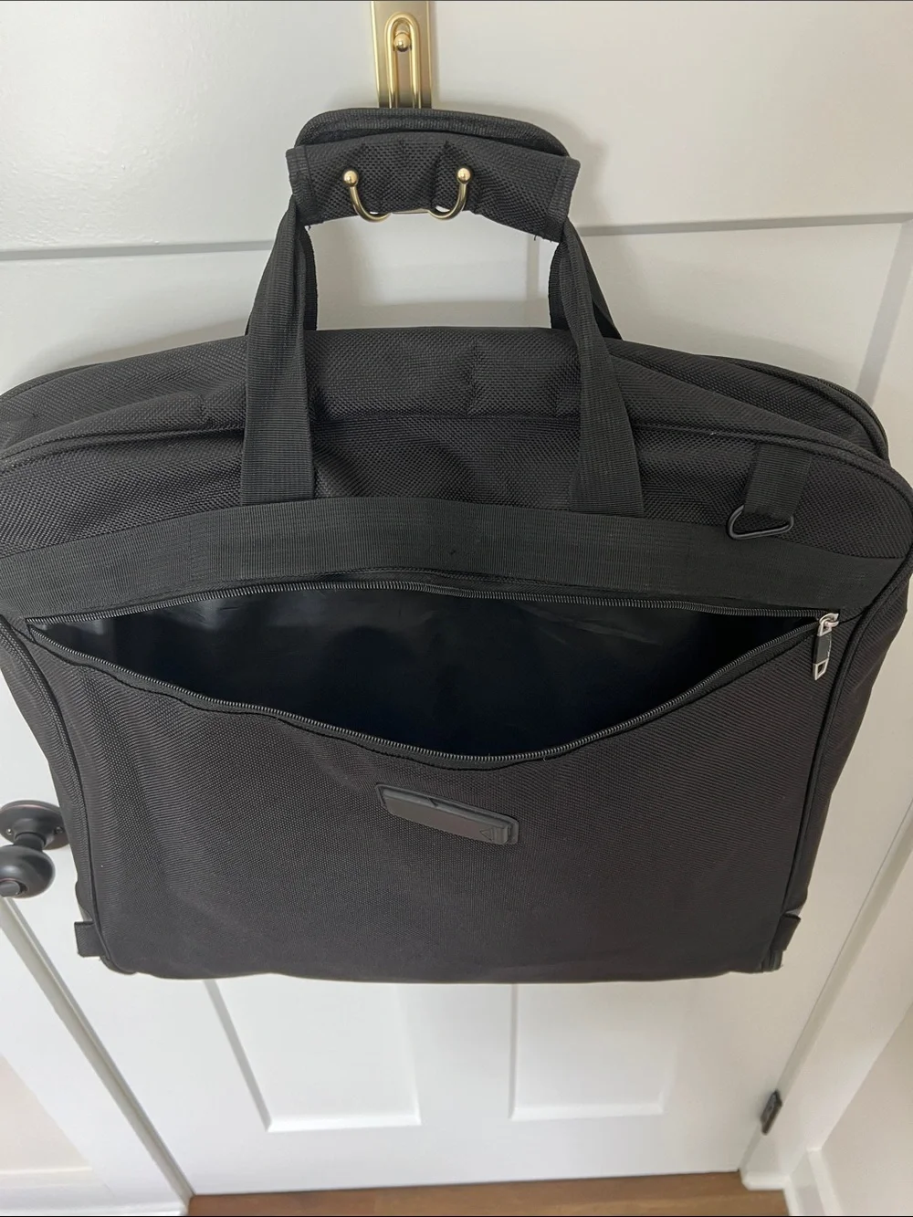 Zegur Premium Suit Carry On Travel Garment Bag Black Like New
